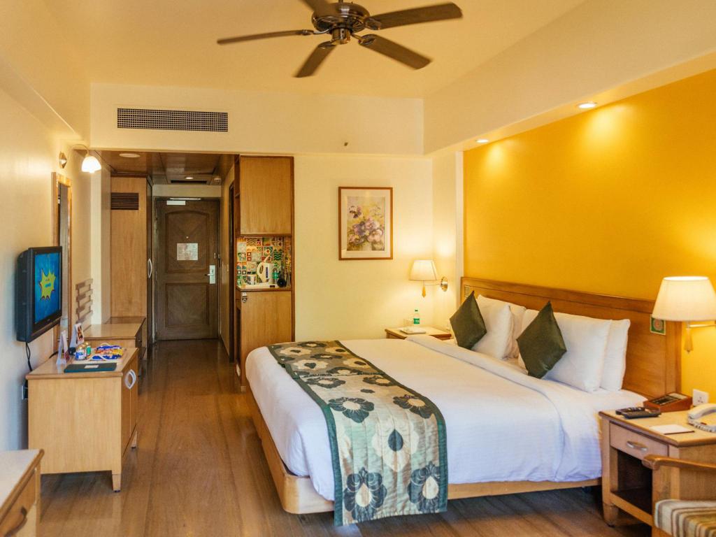 Acron Candolim Regina Room