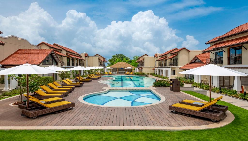 Fairfield by Marriott pool