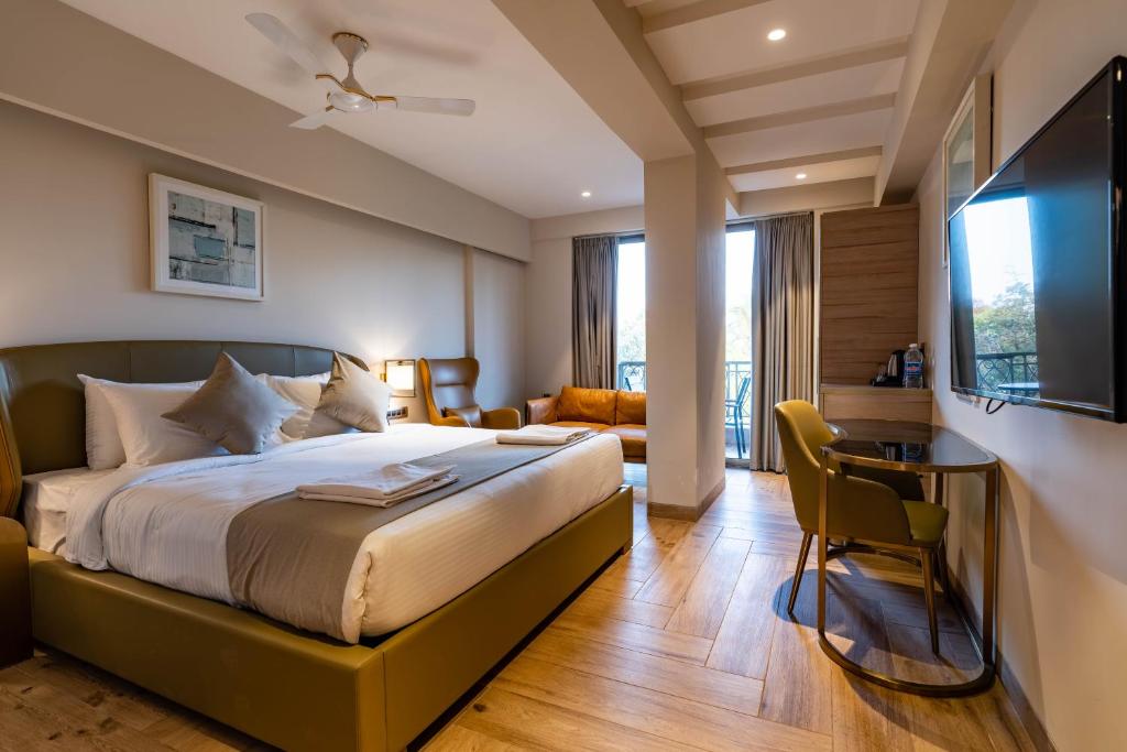 La Dinero Calangute room