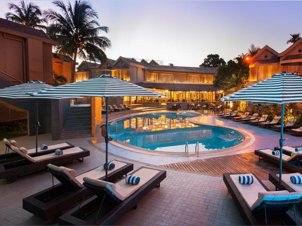 Whispering palm pool