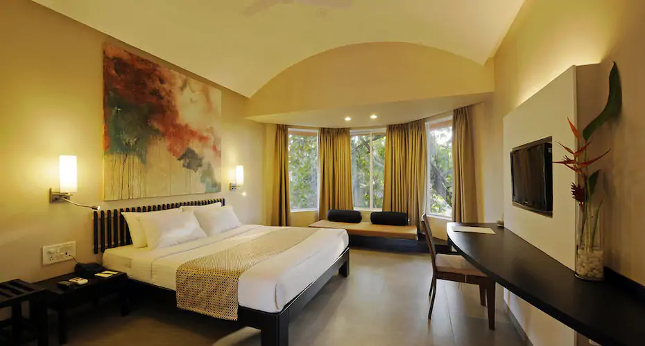 Whispering palm room